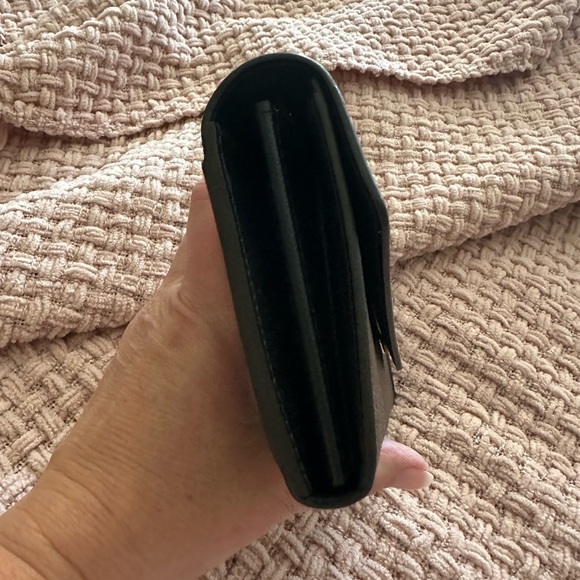 EUC Sarah Reverse Monogram wallet.  Giftable - Picture 3 of 10